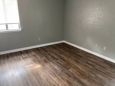 Main picture of 2691 N Point Ct