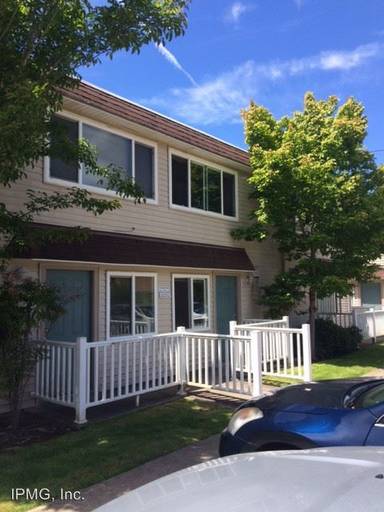 Main picture of 840 SW Grove St