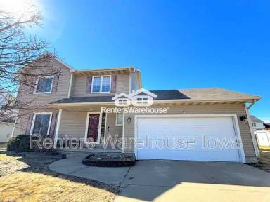 Main picture of 330 NE Cardinal Ln