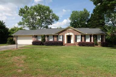 Main picture of 107 Glenwaye Dr