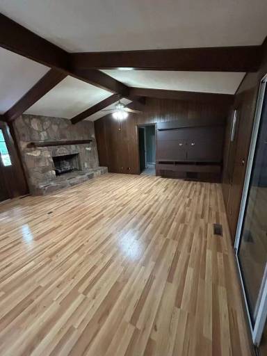 Main picture of 1609 Oak Grove Rd
