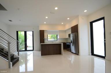 Main picture of 10420 SW 118th Ave