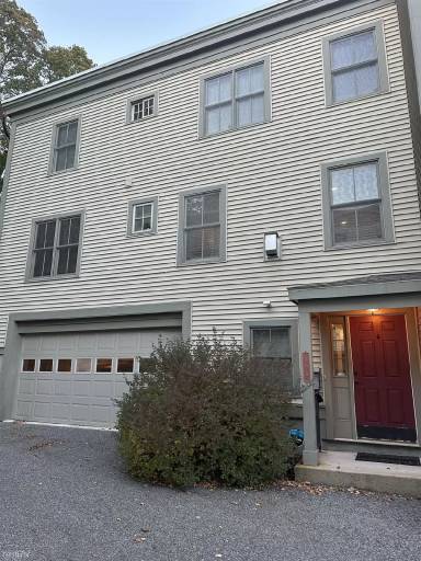 Main picture of 39 Danforth St