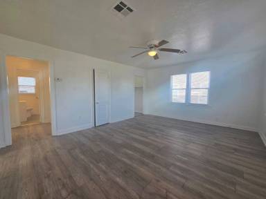 Main picture of 1628 N Louisa Ave