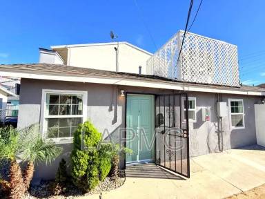 Main picture of 4014 W 102nd St