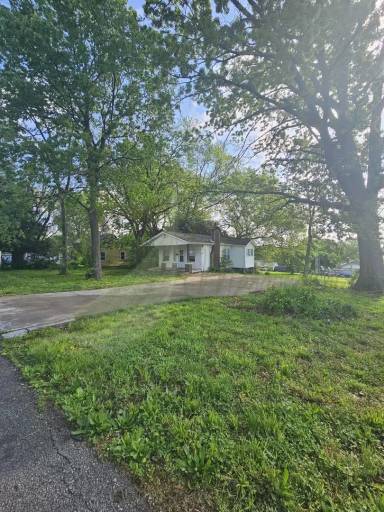 Main picture of 303 N Huttig Ave