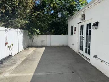 Main picture of 5646 Woodman Ave