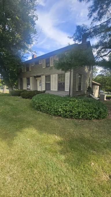 Main picture of 427 Loudon Rd
