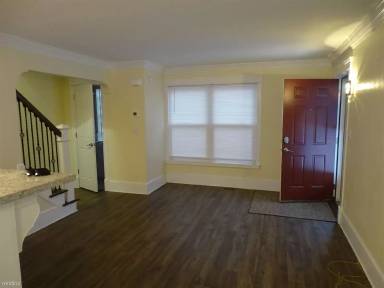 Main picture of 1114 W Maumee St