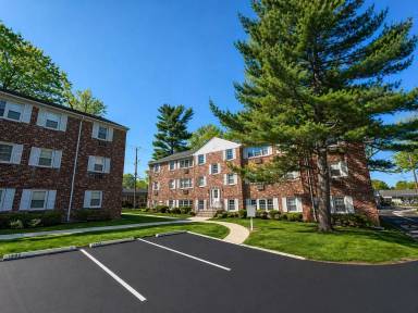 Main picture of Colonial Apartments