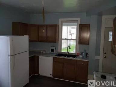 Main picture of 546 Railroad St