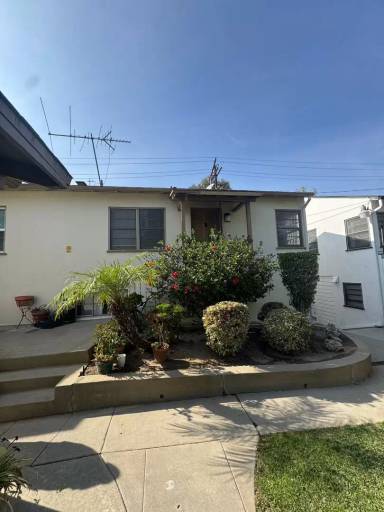 Main picture of 963 S Marengo Ave