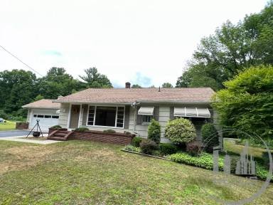 Main picture of 1242 Providence Pike