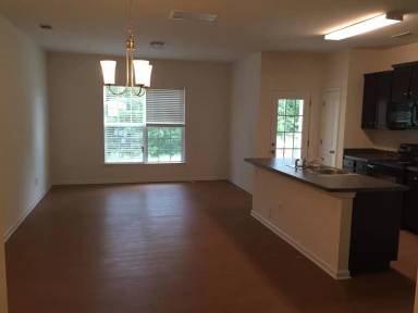 Main picture of 4040 Queensbridge Rd