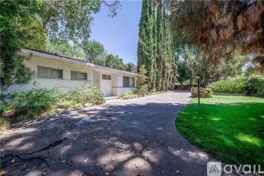 Main picture of 4930 Louise Ave