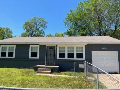 Main picture of 4652 N Main St