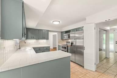 Main picture of 2825 E Inwood Ln