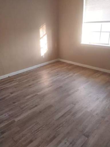 Main picture of 3215 Clarksville St