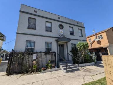 Main picture of 10961 S Figueroa St