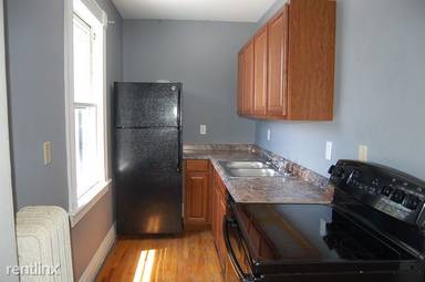 Main picture of 906 E Burlington St