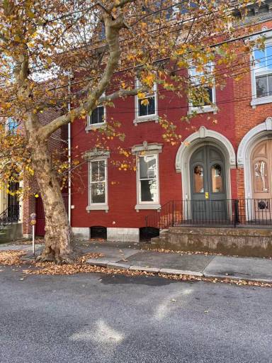 Main picture of 150 W Louther St