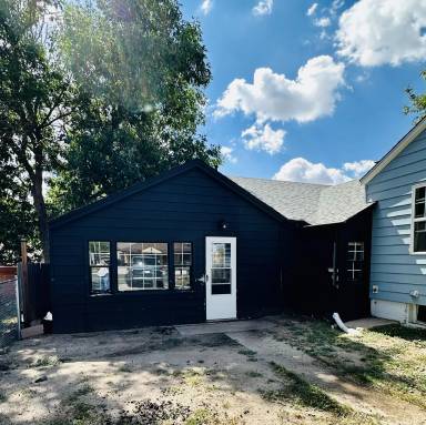 Main picture of 2509 E 9th St