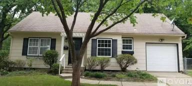 Main picture of 4920 Rosewood Dr