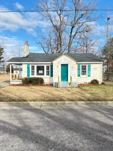 Main picture of 1601 Queen St E