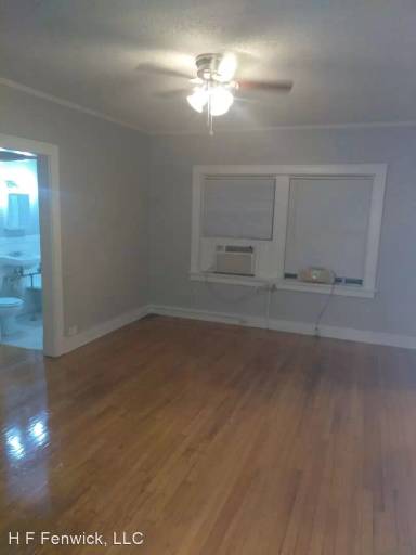Main picture of 901 E Linwood Blvd