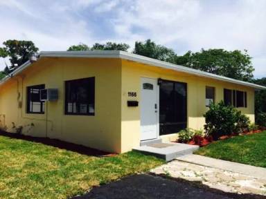 Main picture of 1166 SW 30th Ave