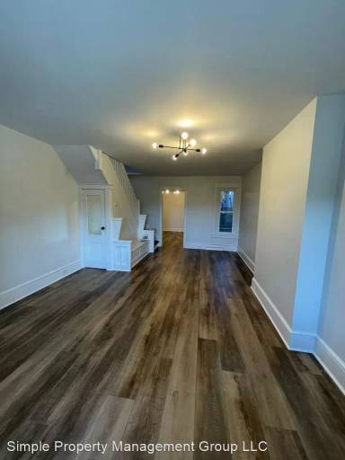 Main picture of 251 N 13th St