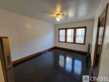 Main picture of 834 W Fullerton Ave