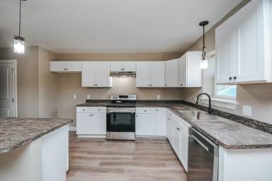 Main picture of 3301 Woodlawn St