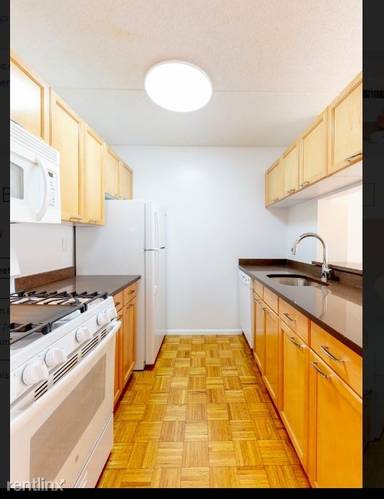 Main picture of 345 E 64th St