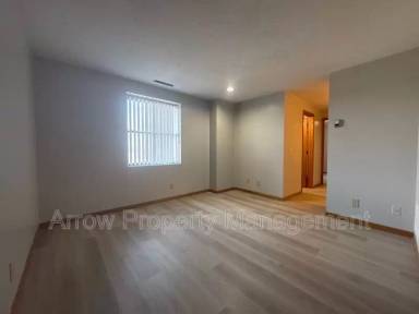 Main picture of 208 E 5th St