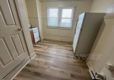 Main picture of 2130 Broadway