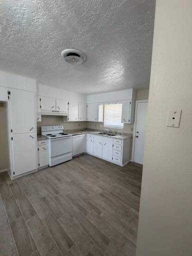 Main picture of 729 W Silver Dr