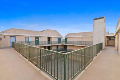 Main picture of 2052 N Bush St