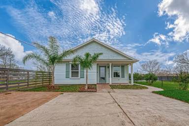 Main picture of 2417 Avenue A