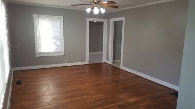 Main picture of 828 N College St