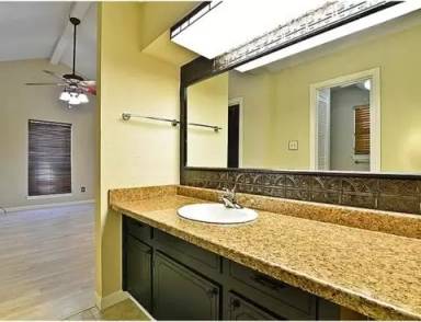 Main picture of 4920 Aventura Blvd