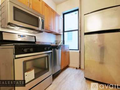 Main picture of 260 Pacific St
