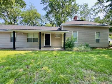 Main picture of 302 W 8th St