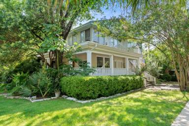 Main picture of 1501 W 9th St