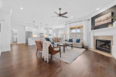 Main picture of 9641 Oak Forest Ln