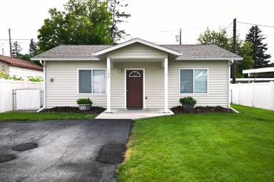 Main picture of 1124 3rd Ave W