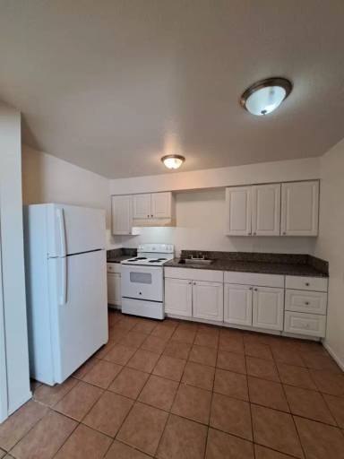 Main picture of 2029 E Pontiac Way