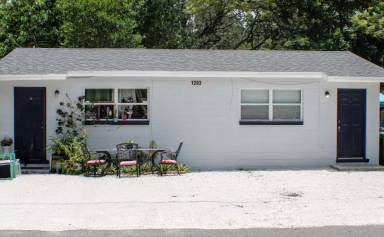 Main picture of 1203 E Seneca Ave