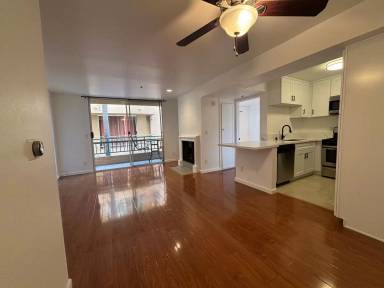 Main picture of 1215 N Sycamore Ave
