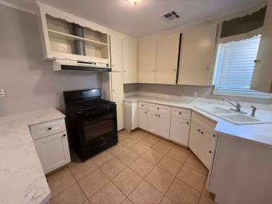Main picture of 5213 S Saint Louis Ave